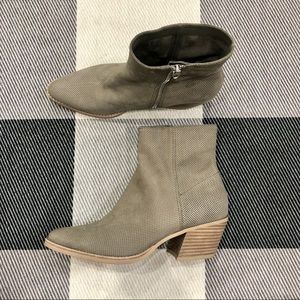 Dolce Vita Perforated Leather Ankle Booties 9 New